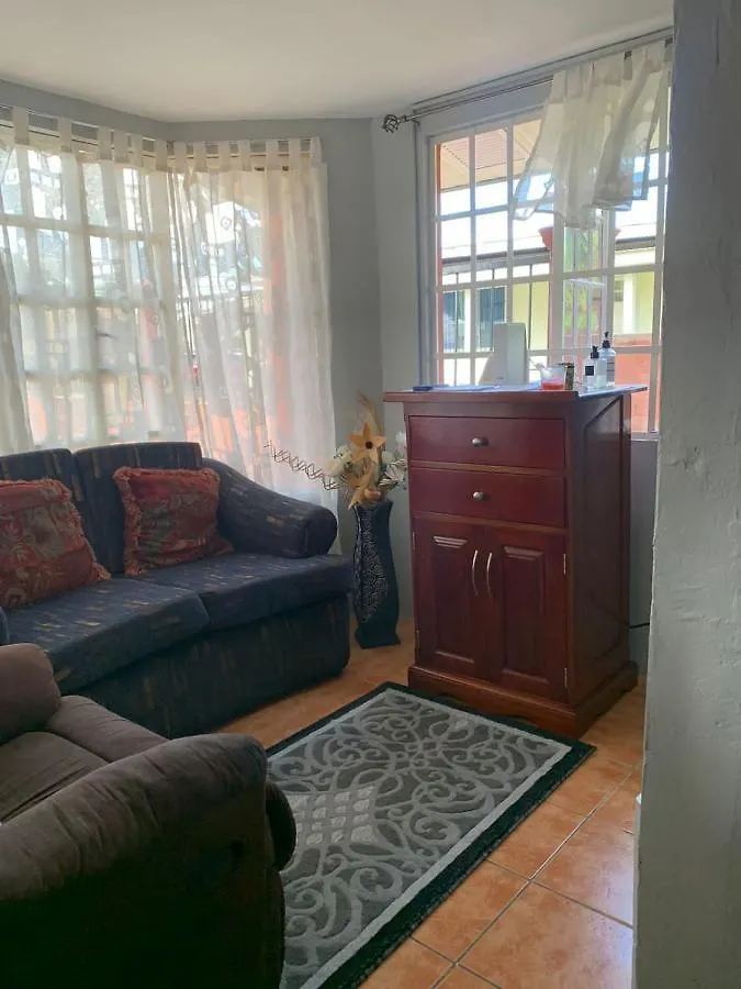 Bed & Breakfast Derick'S Inn Piarco