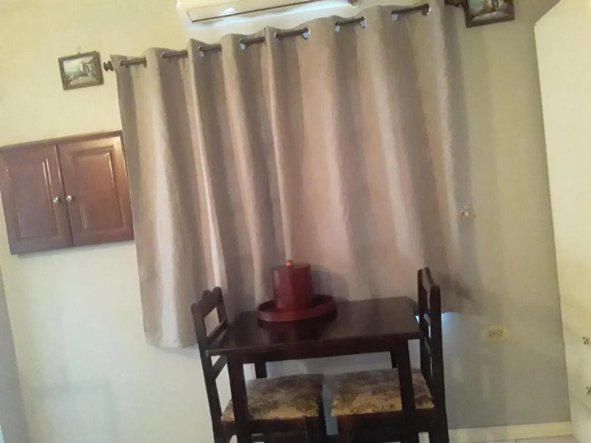 Bed & Breakfast Derick'S Inn Piarco