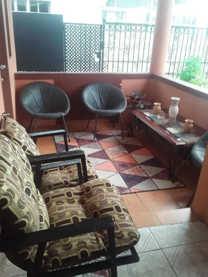 Derick'S Inn Piarco