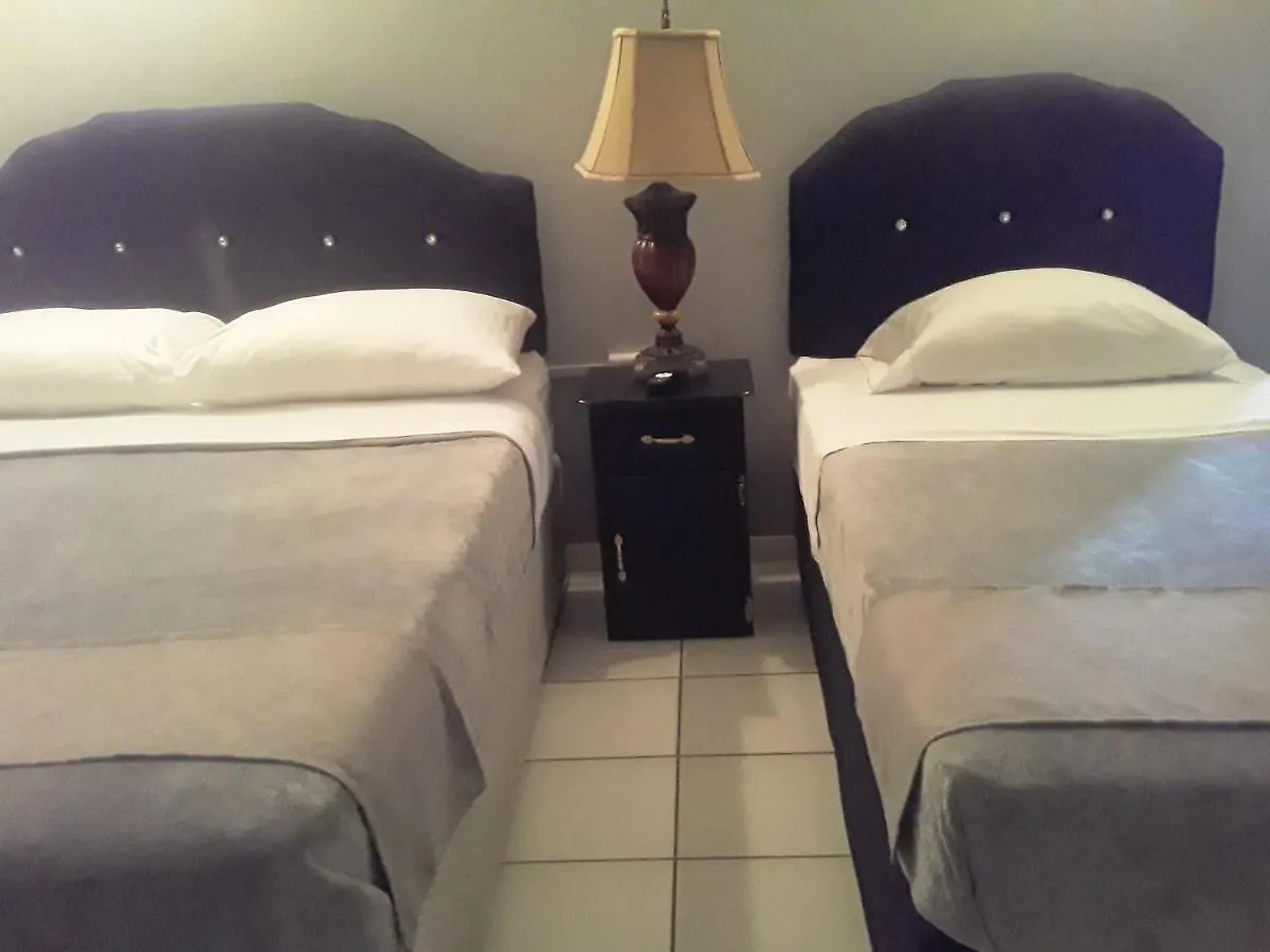 Bed & Breakfast Derick'S Inn Piarco